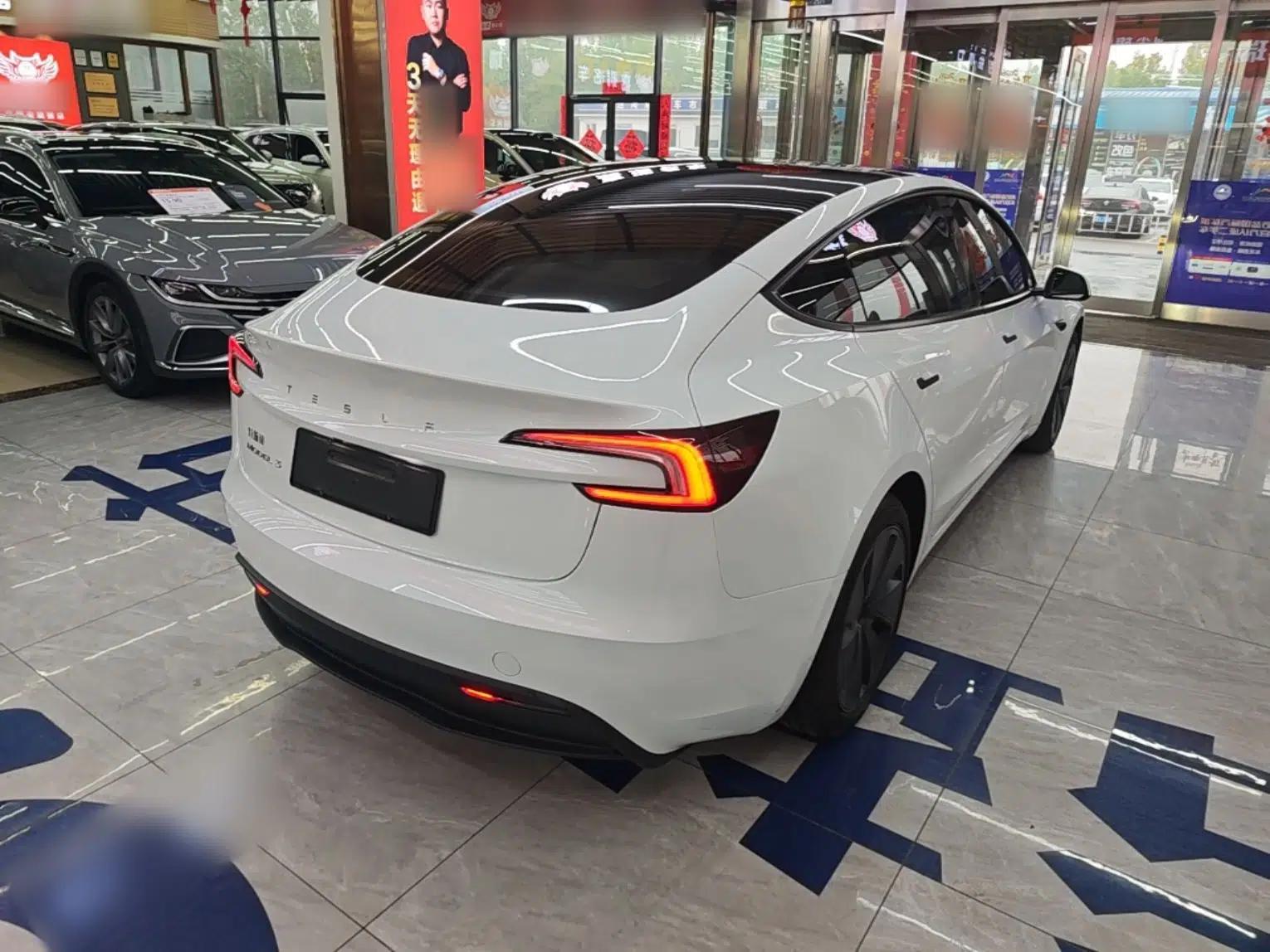 Tesla Model 3 2025 Rear-Wheel-Drive Version — миниатюра 6