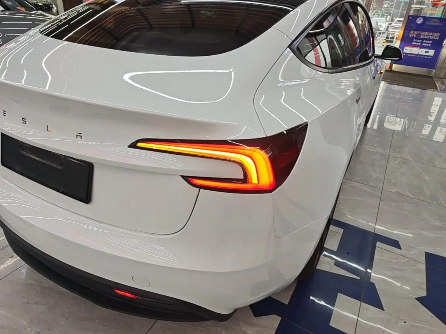 Tesla Model 3 2025 Rear-Wheel-Drive Version — миниатюра 7