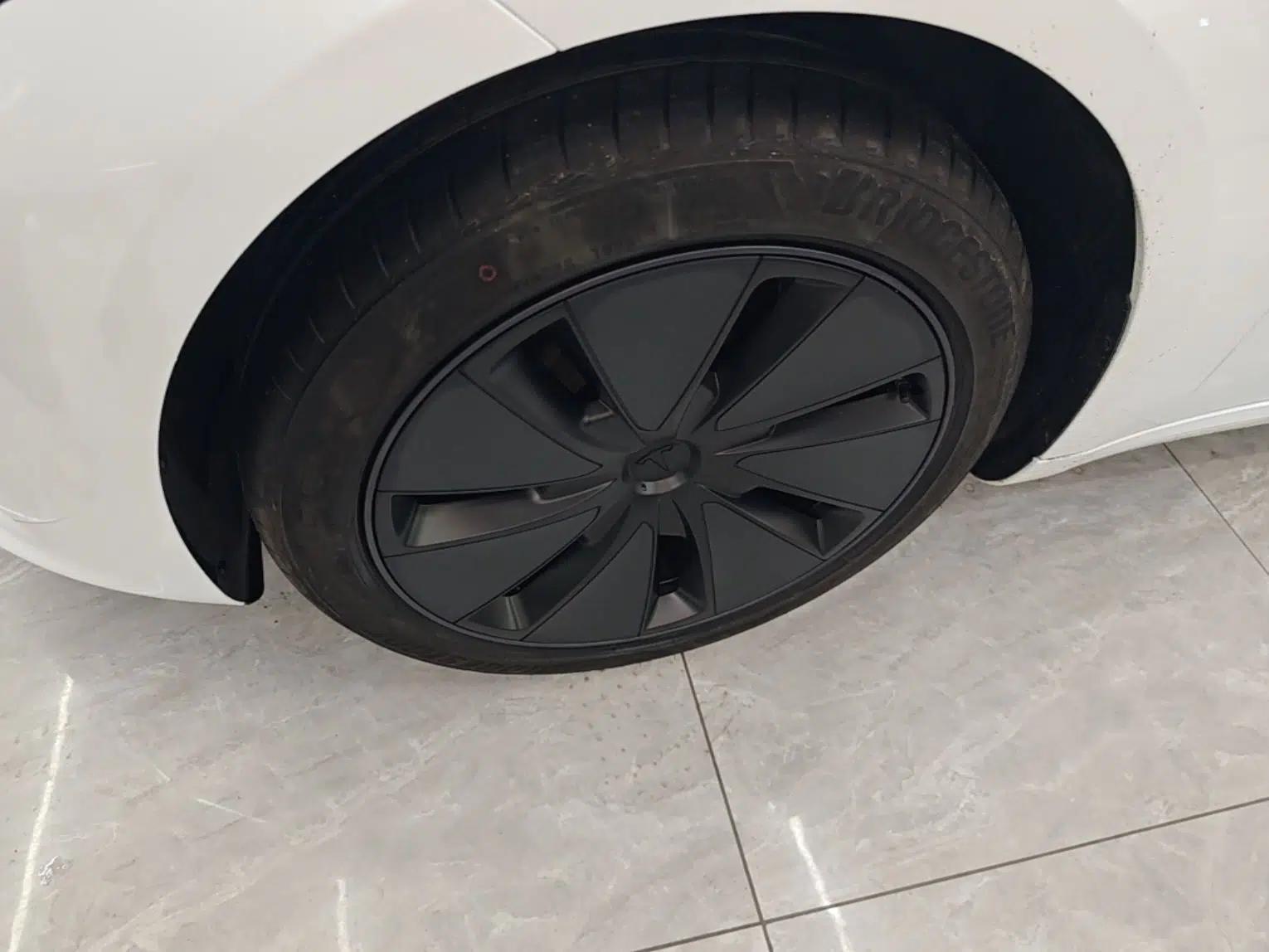 Tesla Model 3 2025 Rear-Wheel-Drive Version — миниатюра 8