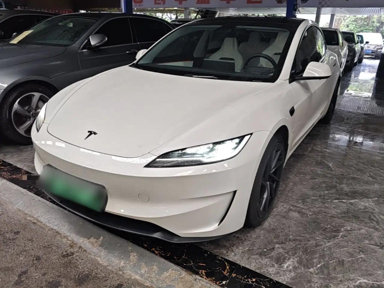Tesla Model 3 2024 High-Performance All-Wheel-Drive Version — миниатюра 1
