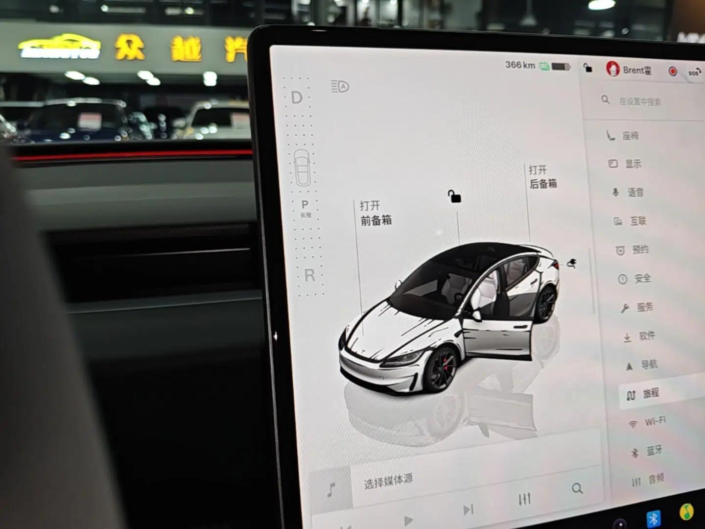Tesla Model 3 2024 High-Performance All-Wheel-Drive Version — миниатюра 17