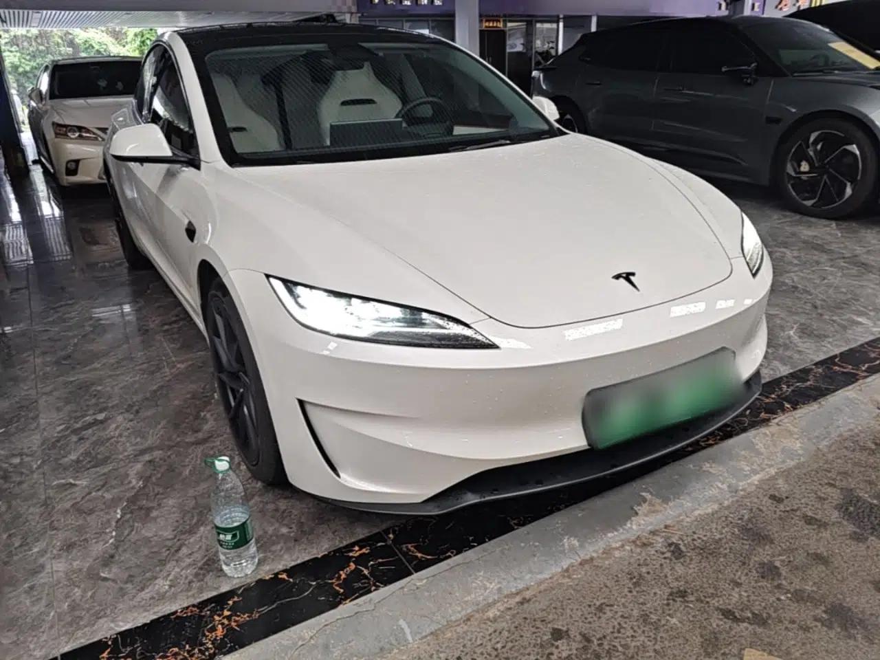 Tesla Model 3 2024 High-Performance All-Wheel-Drive Version — миниатюра 3