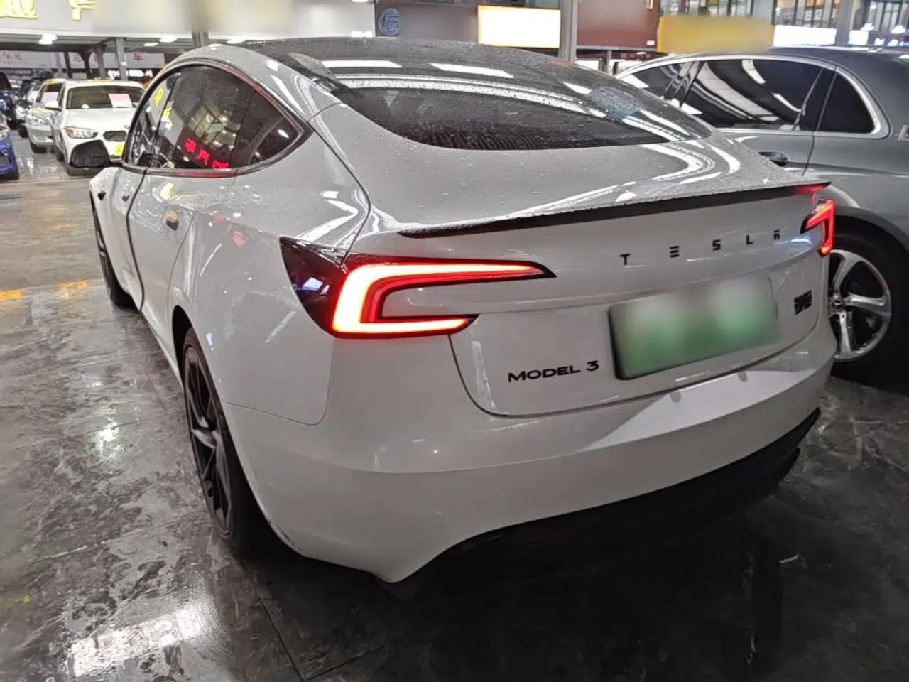 Tesla Model 3 2024 High-Performance All-Wheel-Drive Version — миниатюра 4
