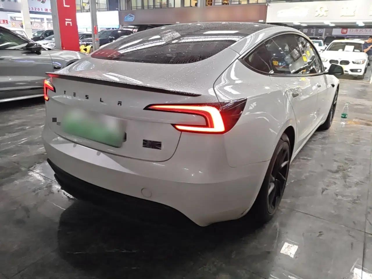 Tesla Model 3 2024 High-Performance All-Wheel-Drive Version — миниатюра 6