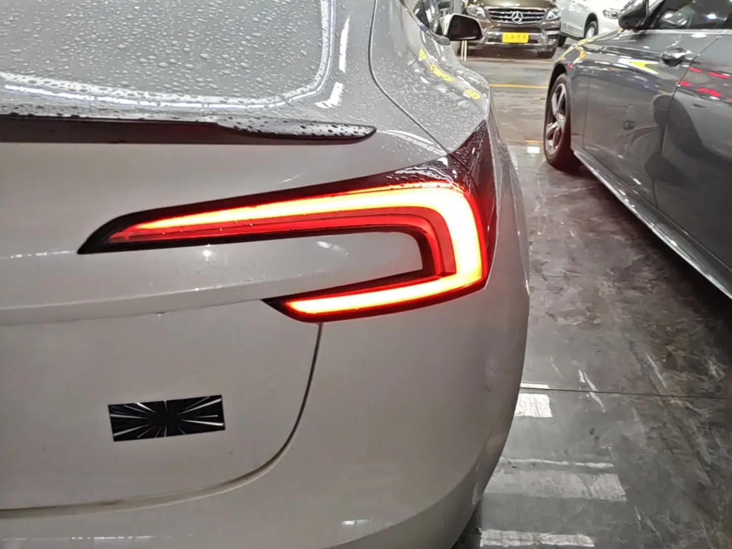 Tesla Model 3 2024 High-Performance All-Wheel-Drive Version — миниатюра 7