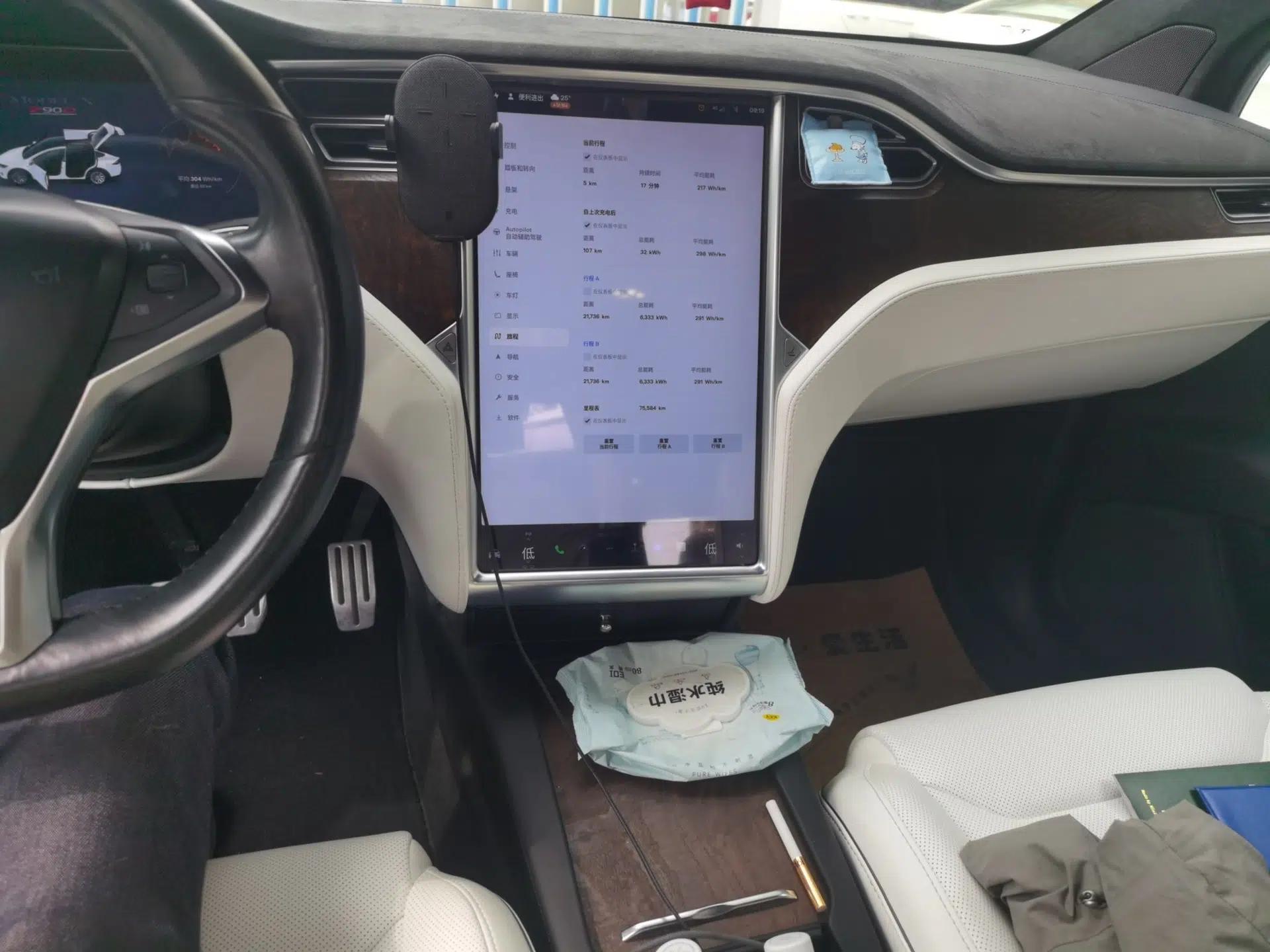 Tesla Model X  — миниатюра 14