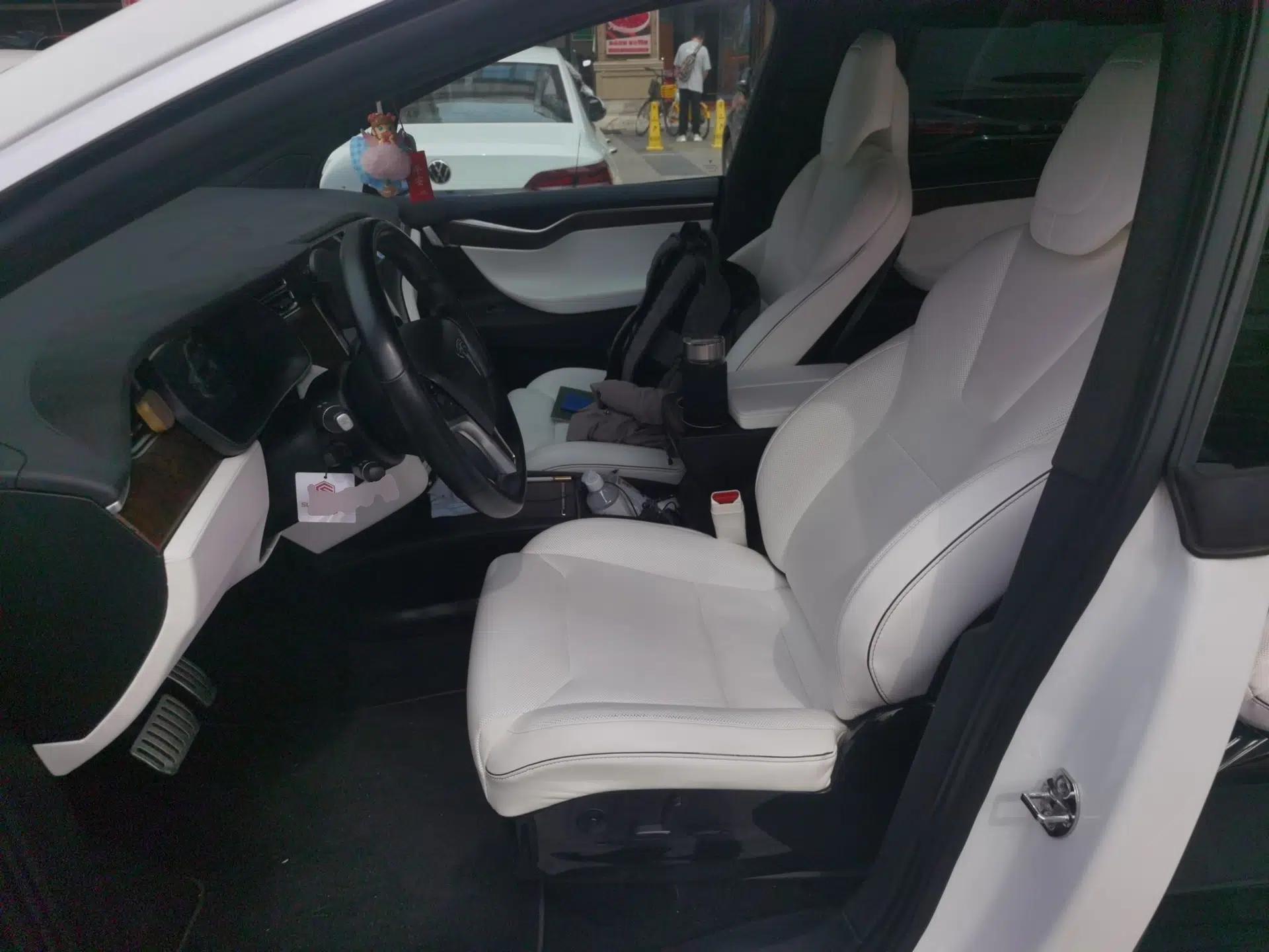 Tesla Model X  — миниатюра 16