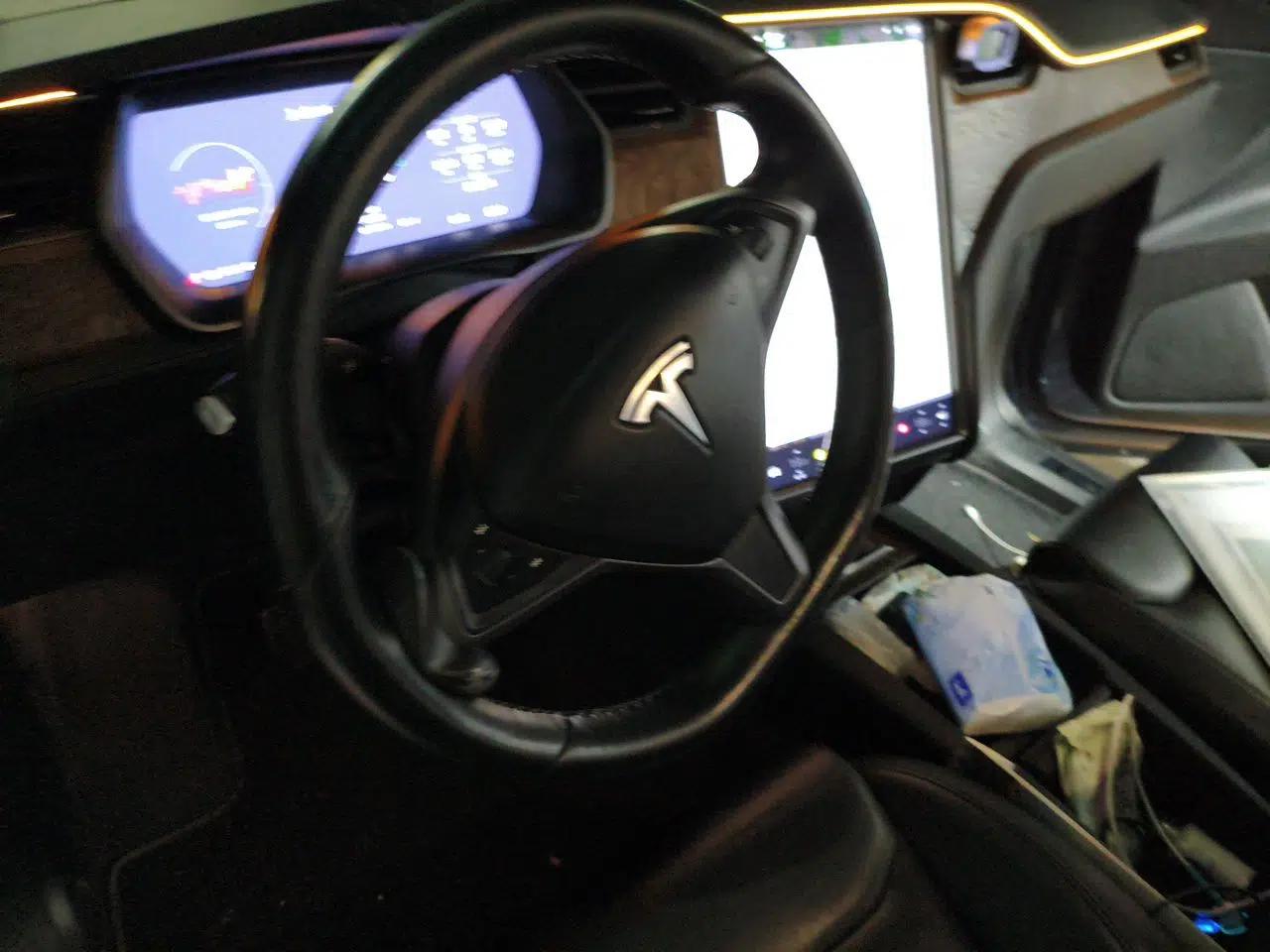 Tesla Model X 2019 Long-Range Version — миниатюра 11