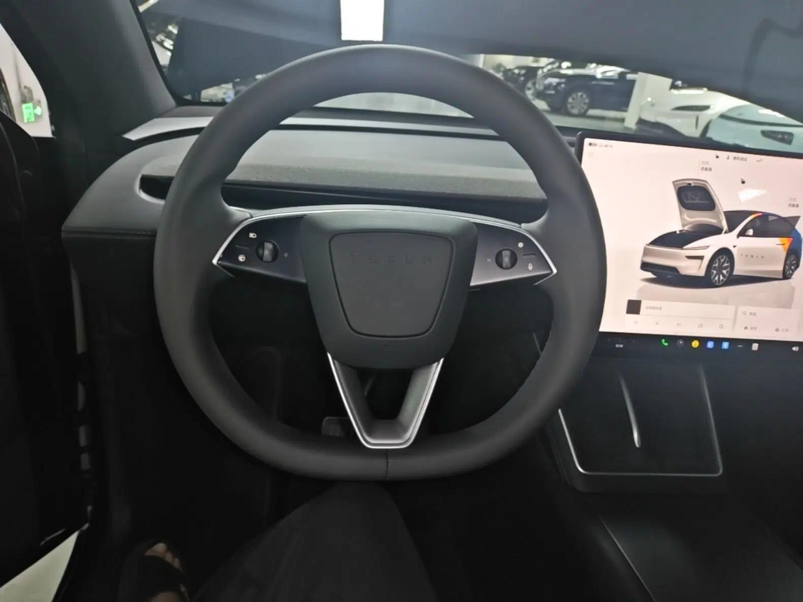 Tesla Model Y L 2025 Model Long-Range All-Wheel-Drive Version — миниатюра 14