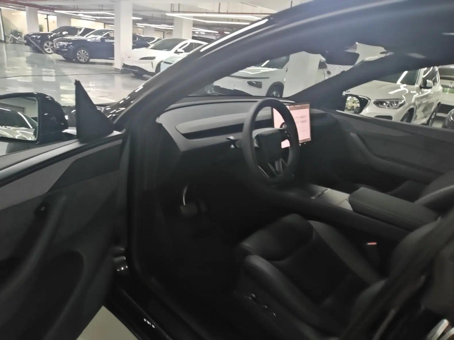 Tesla Model Y L 2025 Model Long-Range All-Wheel-Drive Version — миниатюра 19