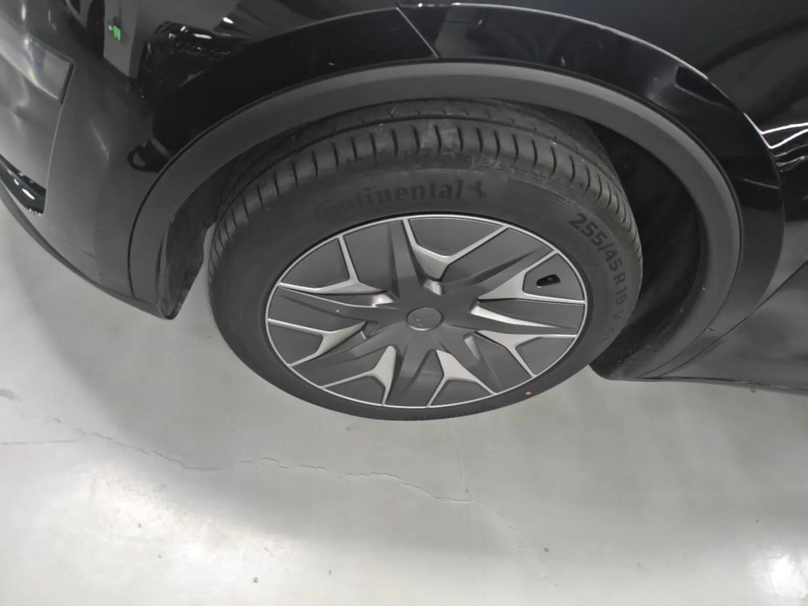 Tesla Model Y L 2025 Model Long-Range All-Wheel-Drive Version — миниатюра 8