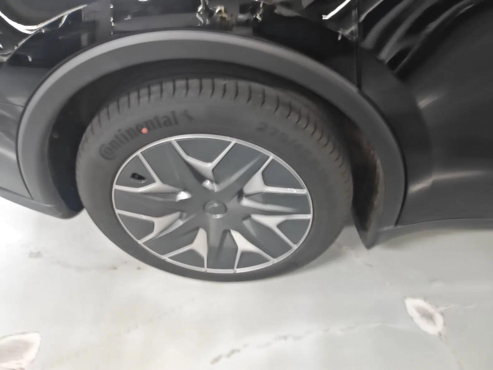 Tesla Model Y L 2025 Model Long-Range All-Wheel-Drive Version — миниатюра 10