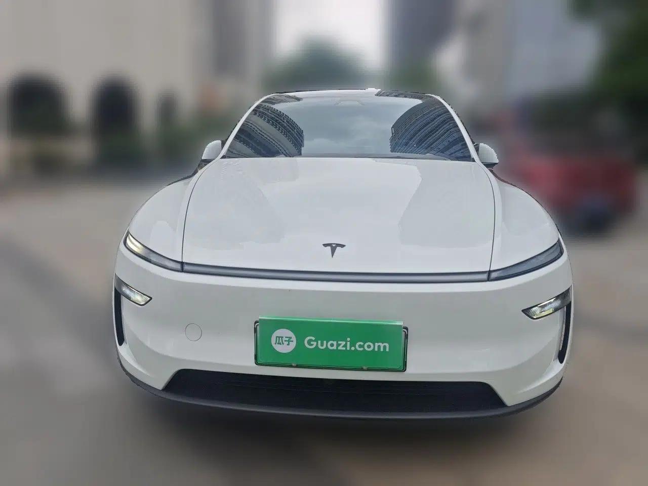 Tesla Model Y L 2025 Model Long-Range All-Wheel-Drive Version — миниатюра 2