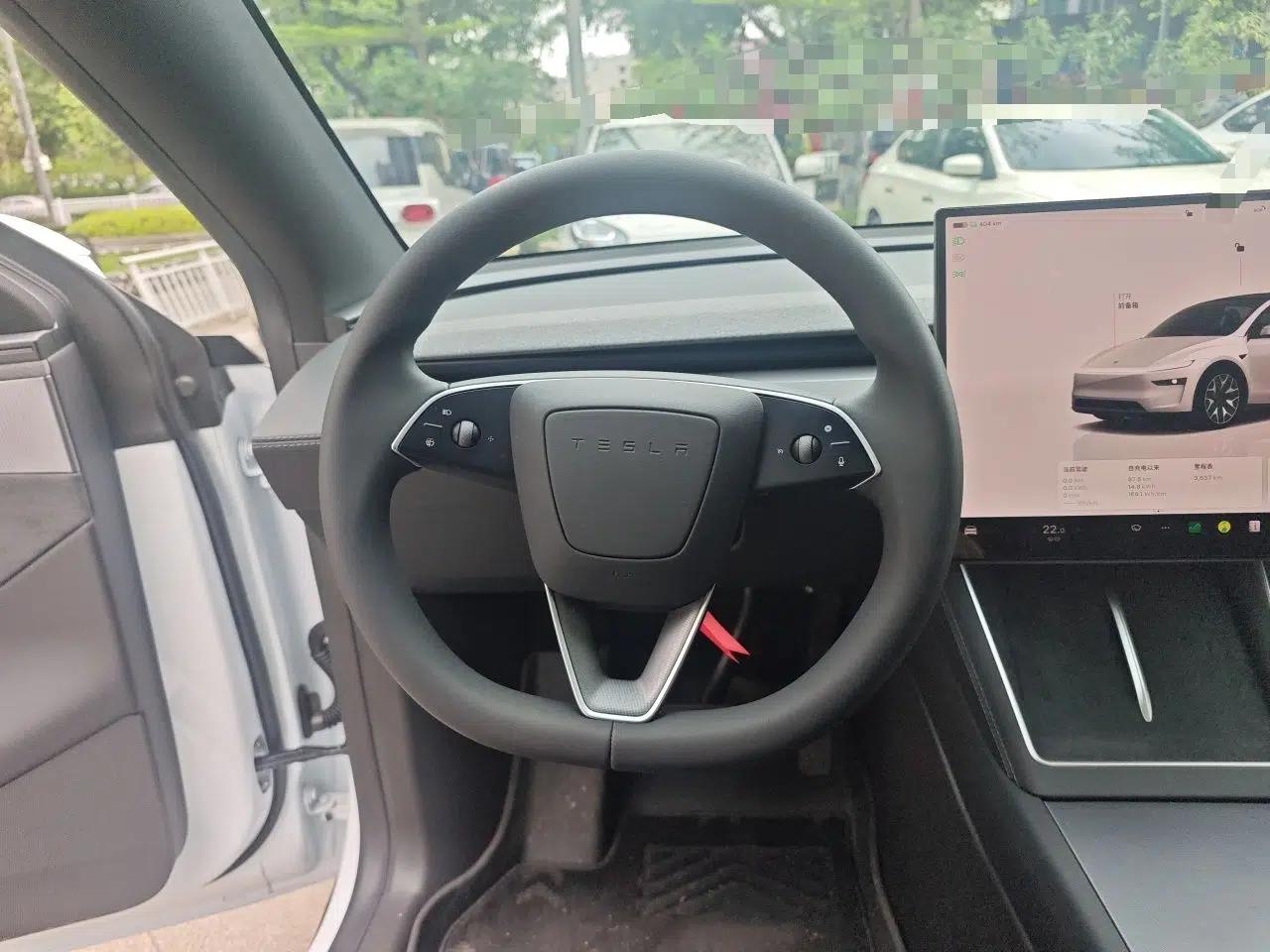 Tesla Model Y L 2025 Model Long-Range All-Wheel-Drive Version — миниатюра 11