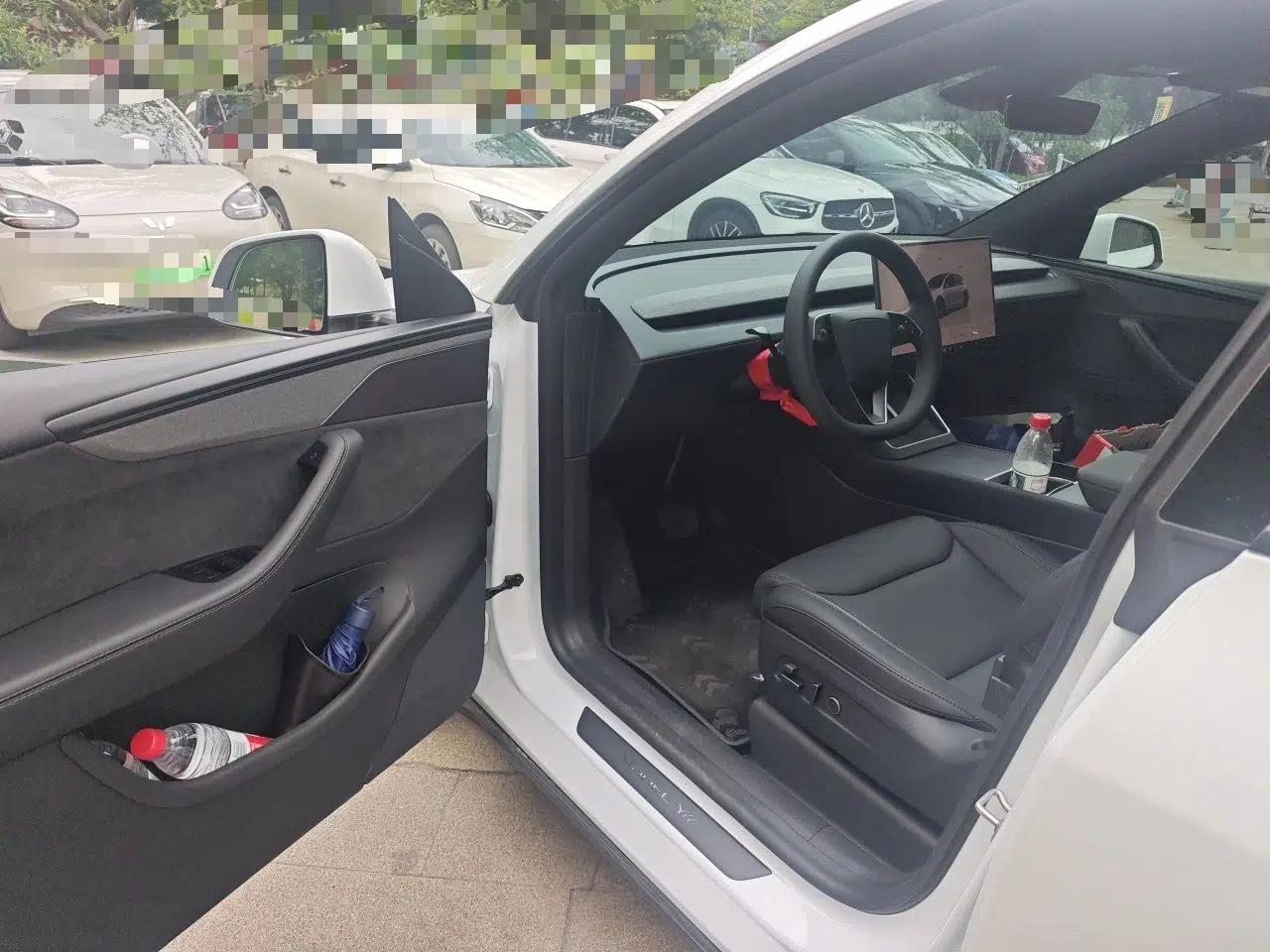 Tesla Model Y L 2025 Model Long-Range All-Wheel-Drive Version — миниатюра 17