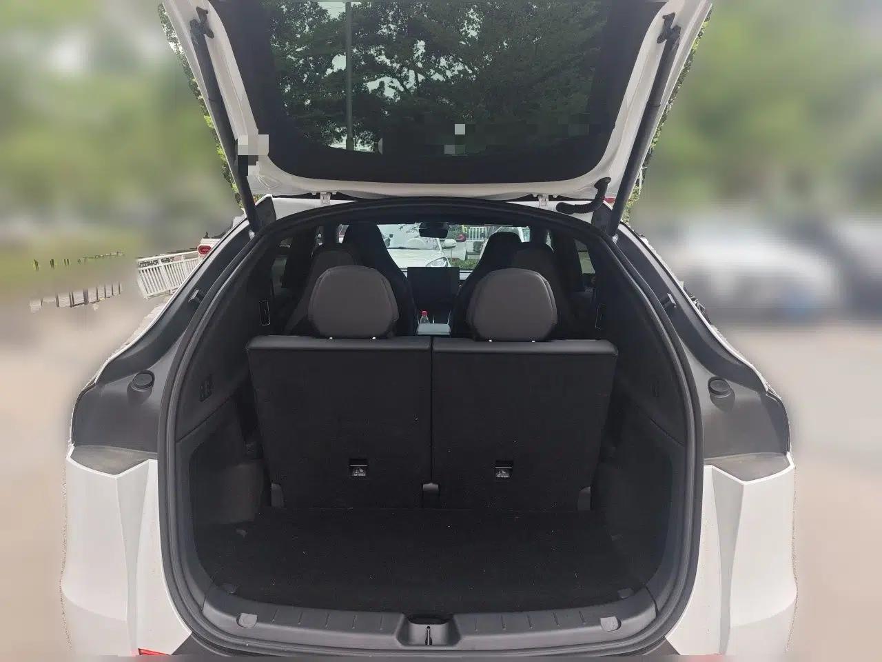 Tesla Model Y L 2025 Model Long-Range All-Wheel-Drive Version — миниатюра 20