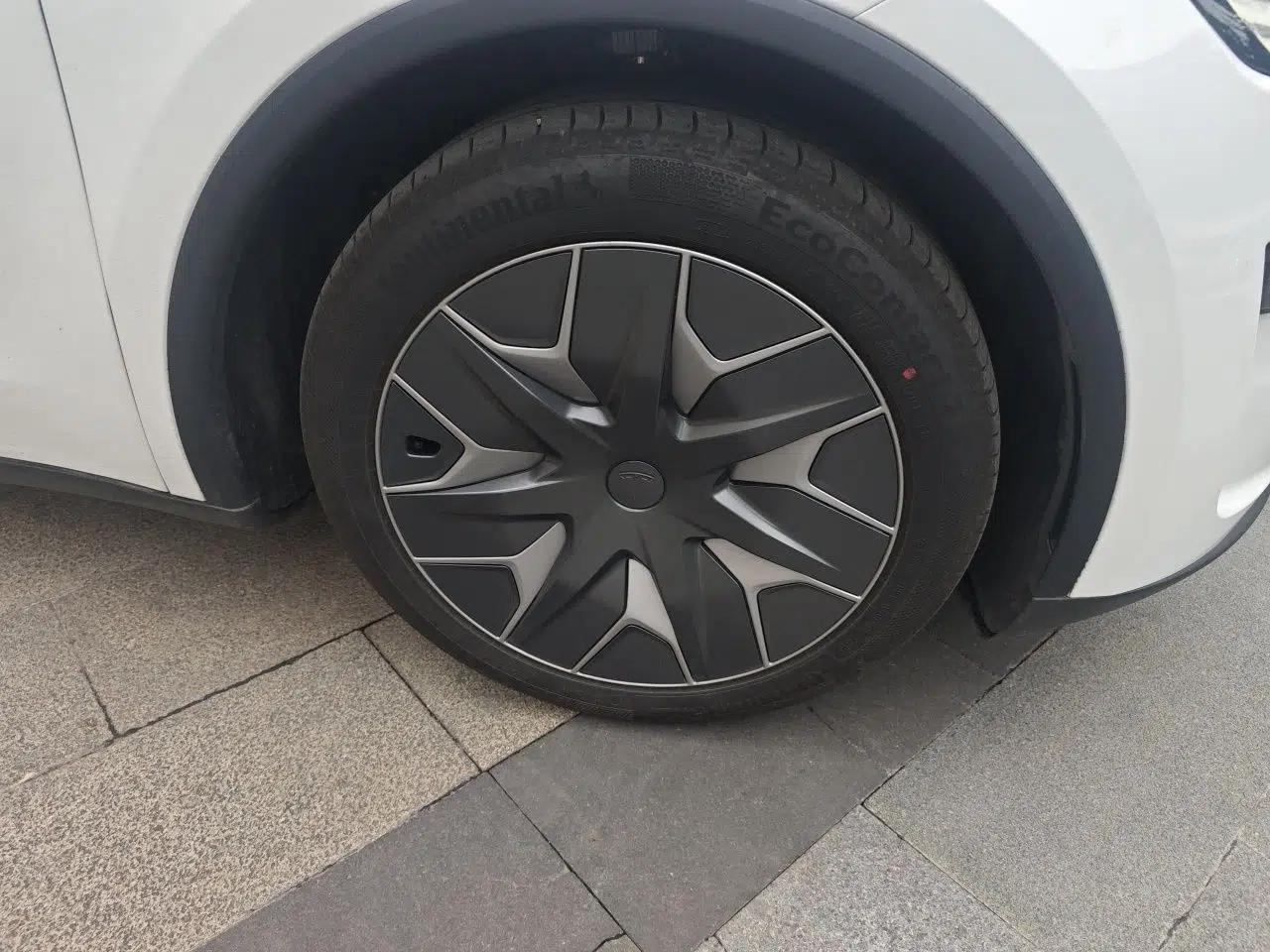 Tesla Model Y L 2025 Model Long-Range All-Wheel-Drive Version — миниатюра 8