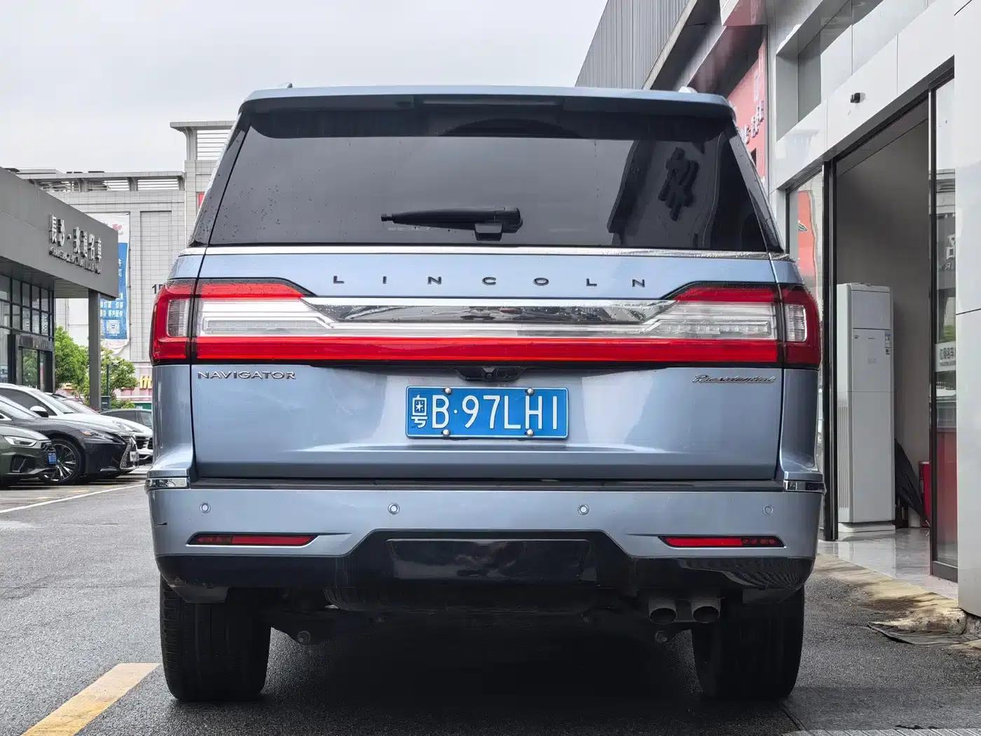 Navigator 2022 3.5T Presidential Edition — миниатюра 11