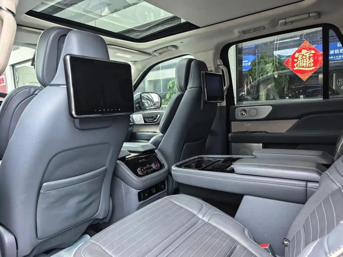 Navigator 2022 3.5T Presidential Edition — миниатюра 5
