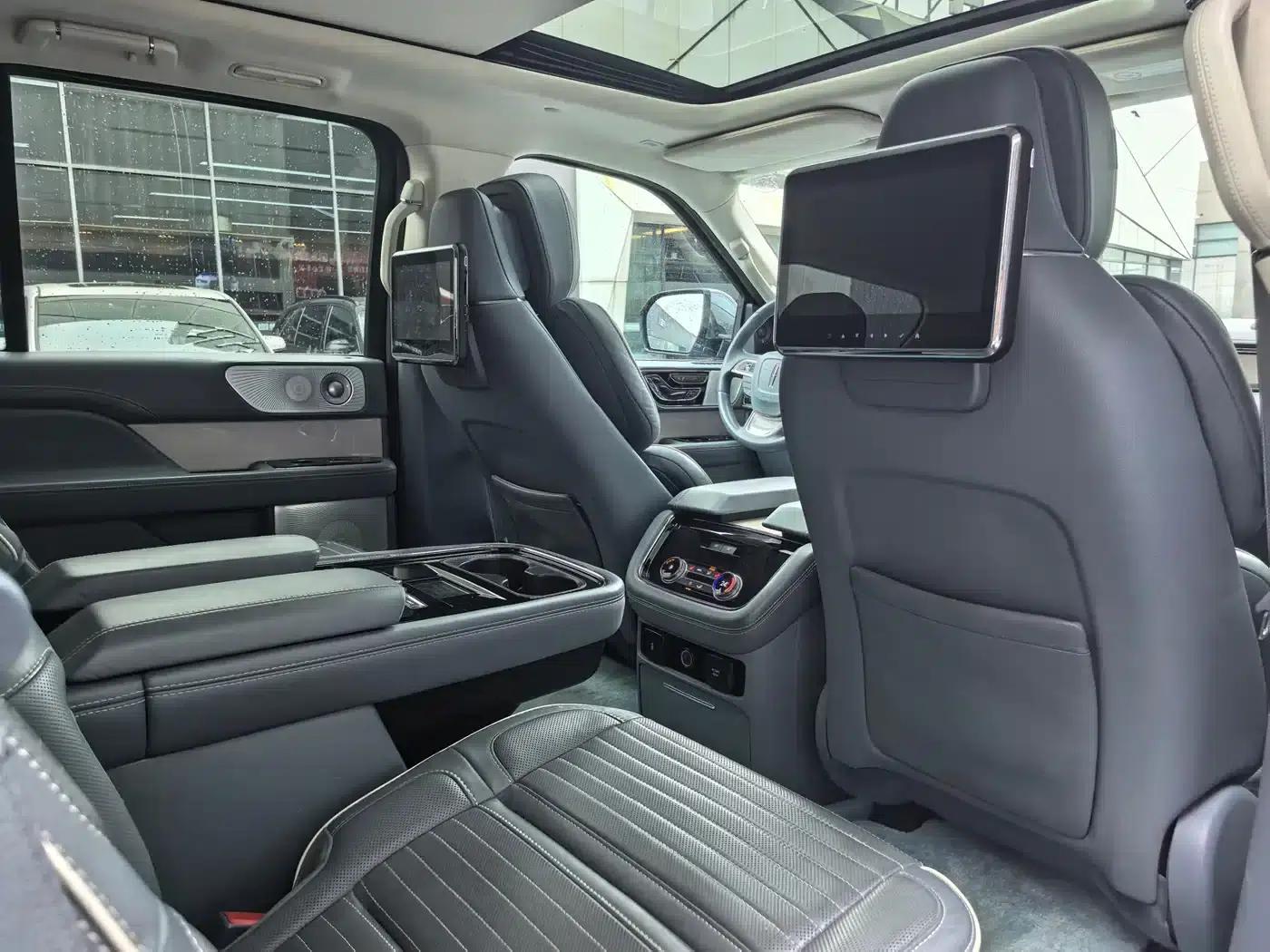 Navigator 2022 3.5T Presidential Edition — миниатюра 6