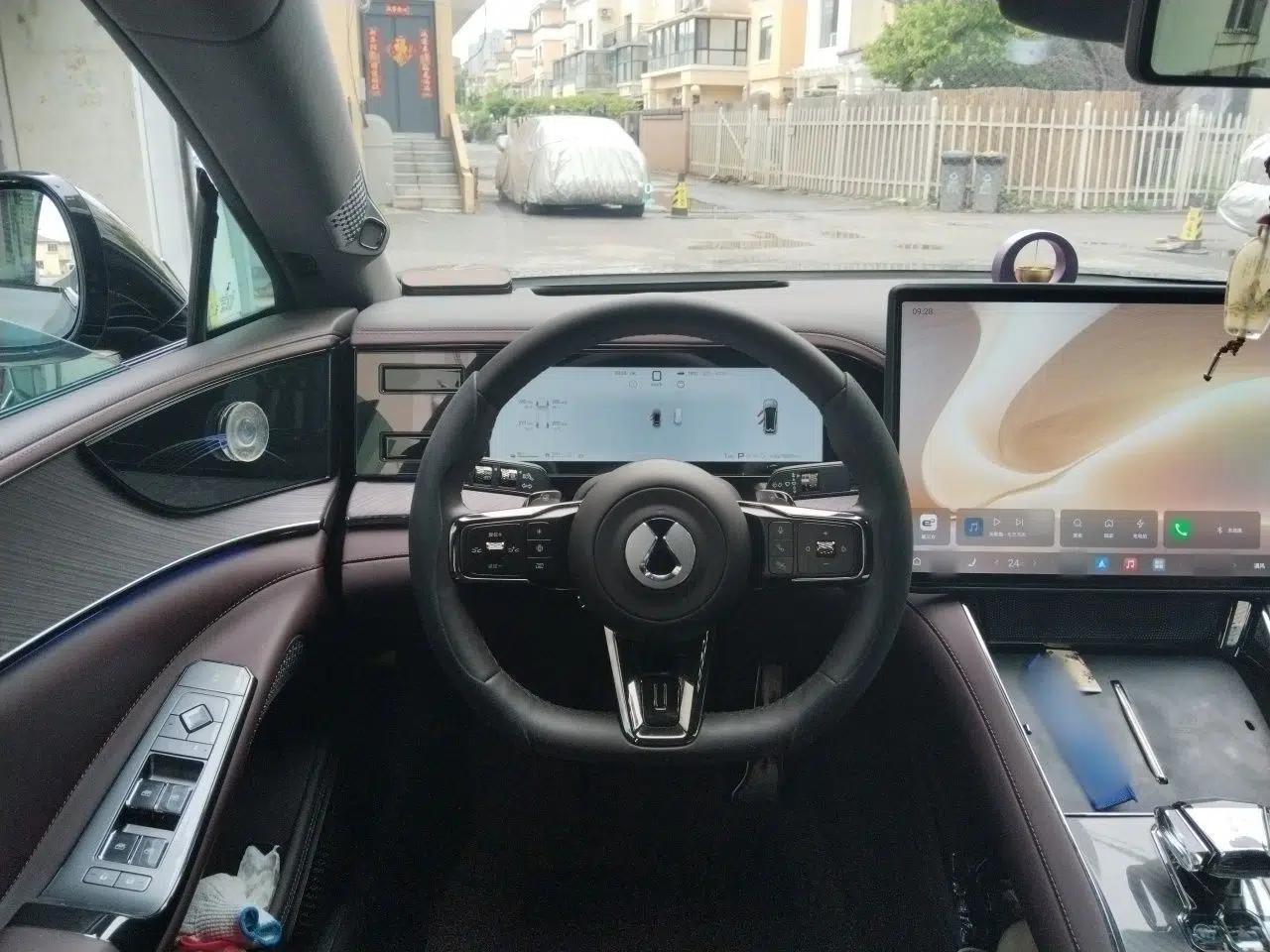 Denza Z9GT 2024 1100 Four-Wheel Drive Max Edition — миниатюра 11