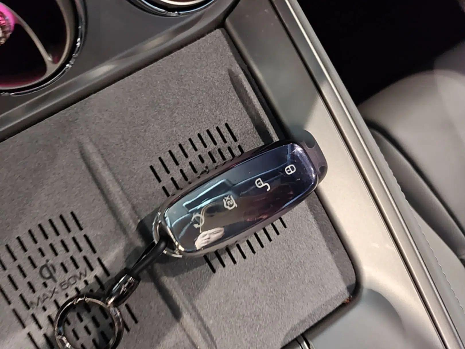 Denza N8 2023 Four-Wheel Drive Ultra-Hybrid Flagship Six-Seater Version — миниатюра 12