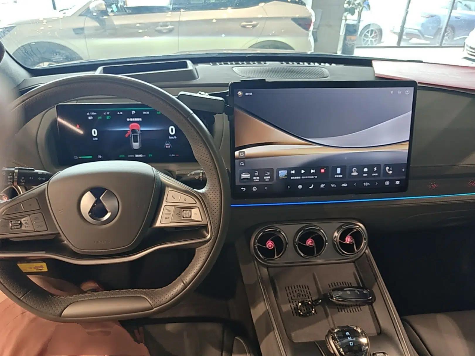Denza N8 2023 Four-Wheel Drive Ultra-Hybrid Flagship Six-Seater Version — миниатюра 13