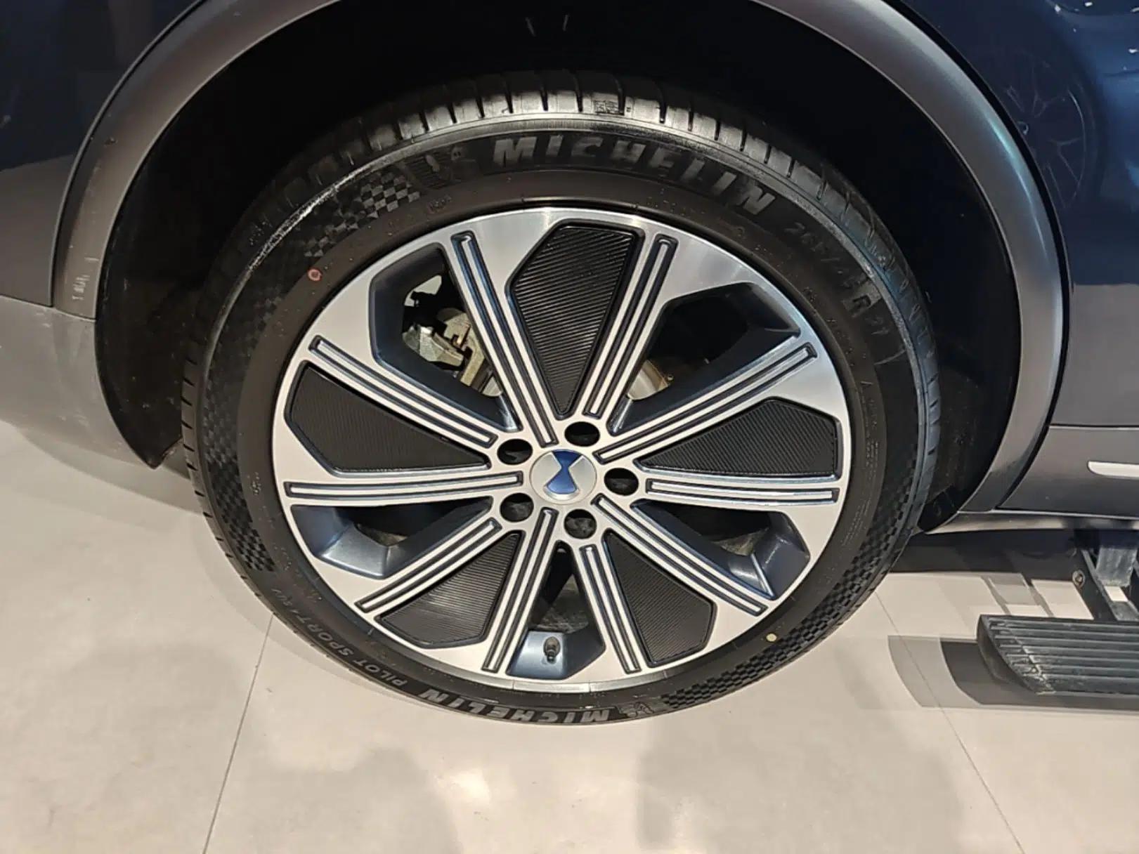 Denza N8 2023 Four-Wheel Drive Ultra-Hybrid Flagship Six-Seater Version — миниатюра 10