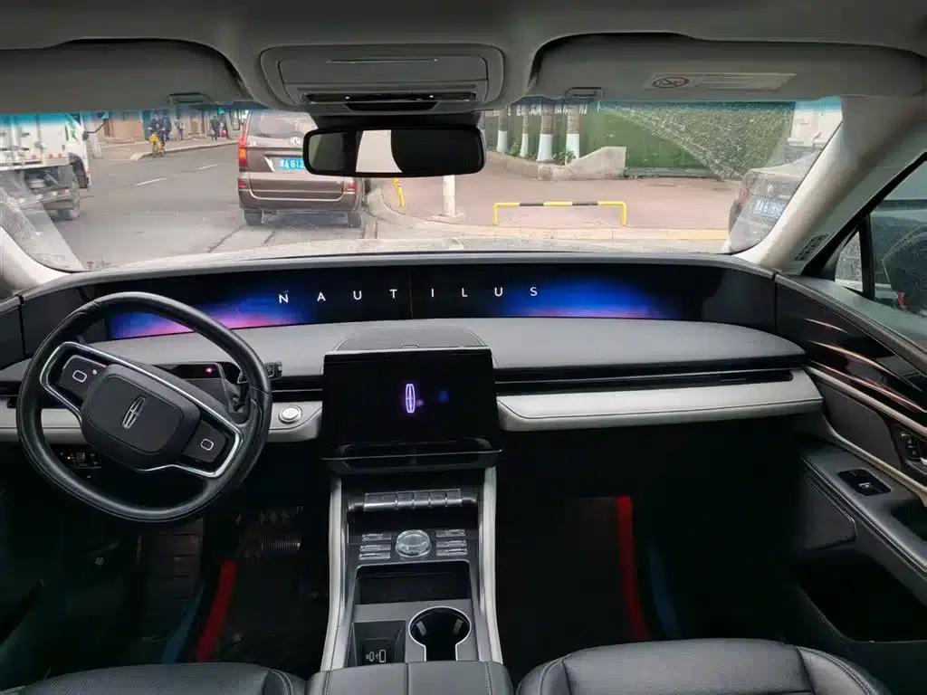 Navigator 2023 2.0T AWD Premium Edition — миниатюра 7