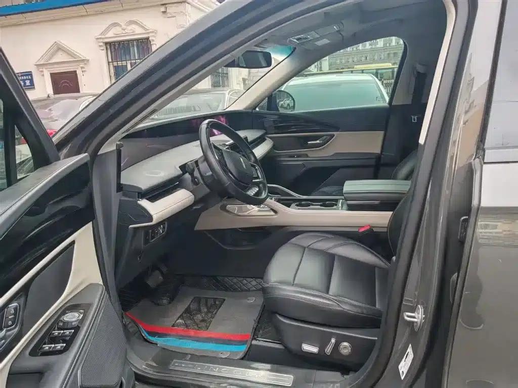Navigator 2023 2.0T AWD Premium Edition — миниатюра 10