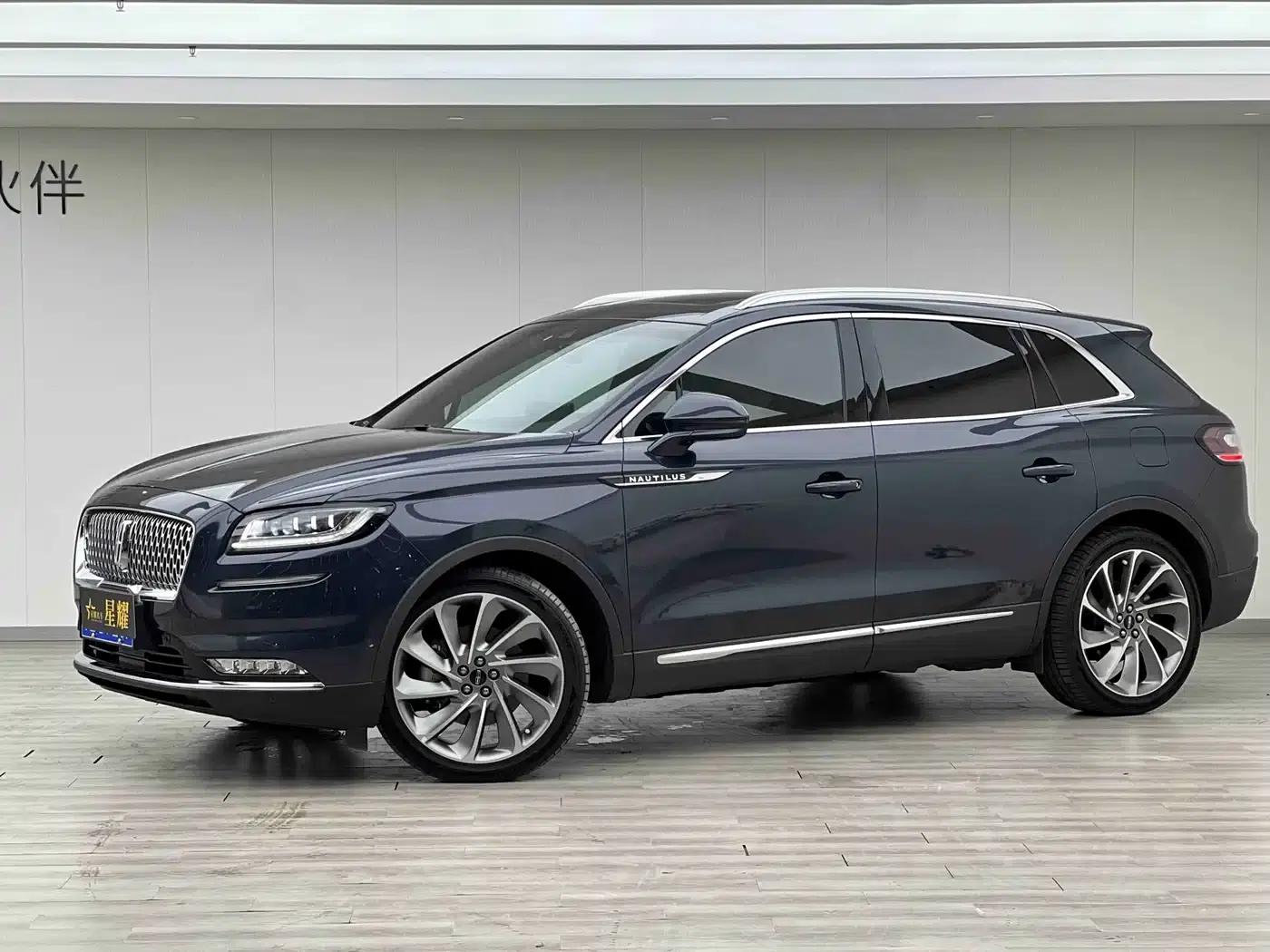 Navigator 2021 2.7T AWD Premium Edition — миниатюра 1