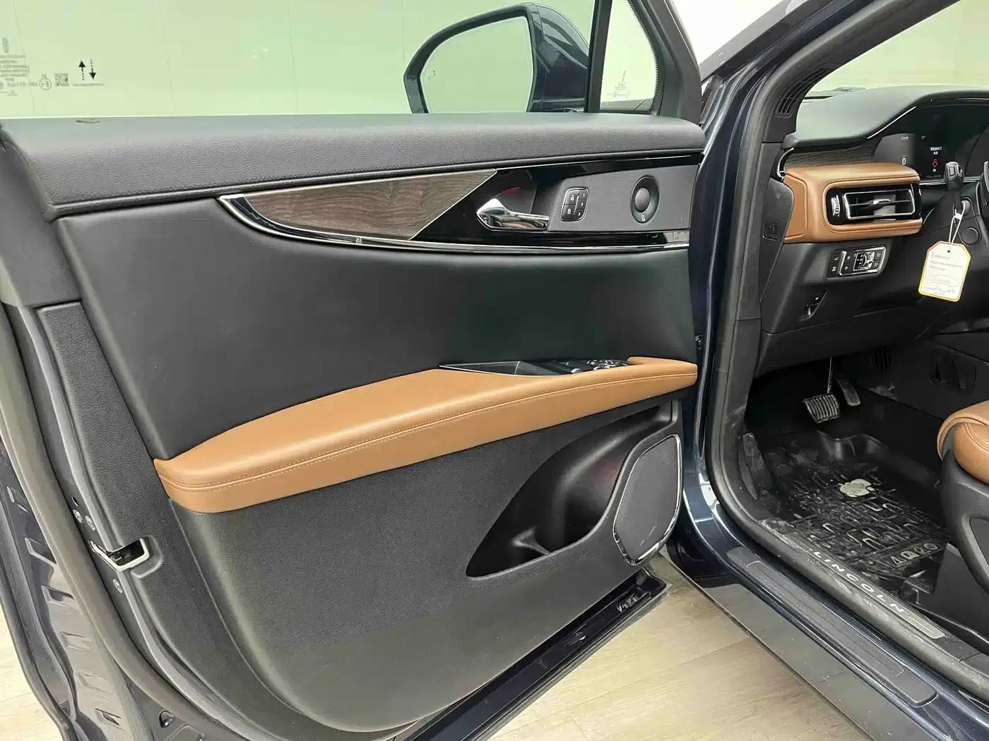 Navigator 2021 2.7T AWD Premium Edition — миниатюра 16