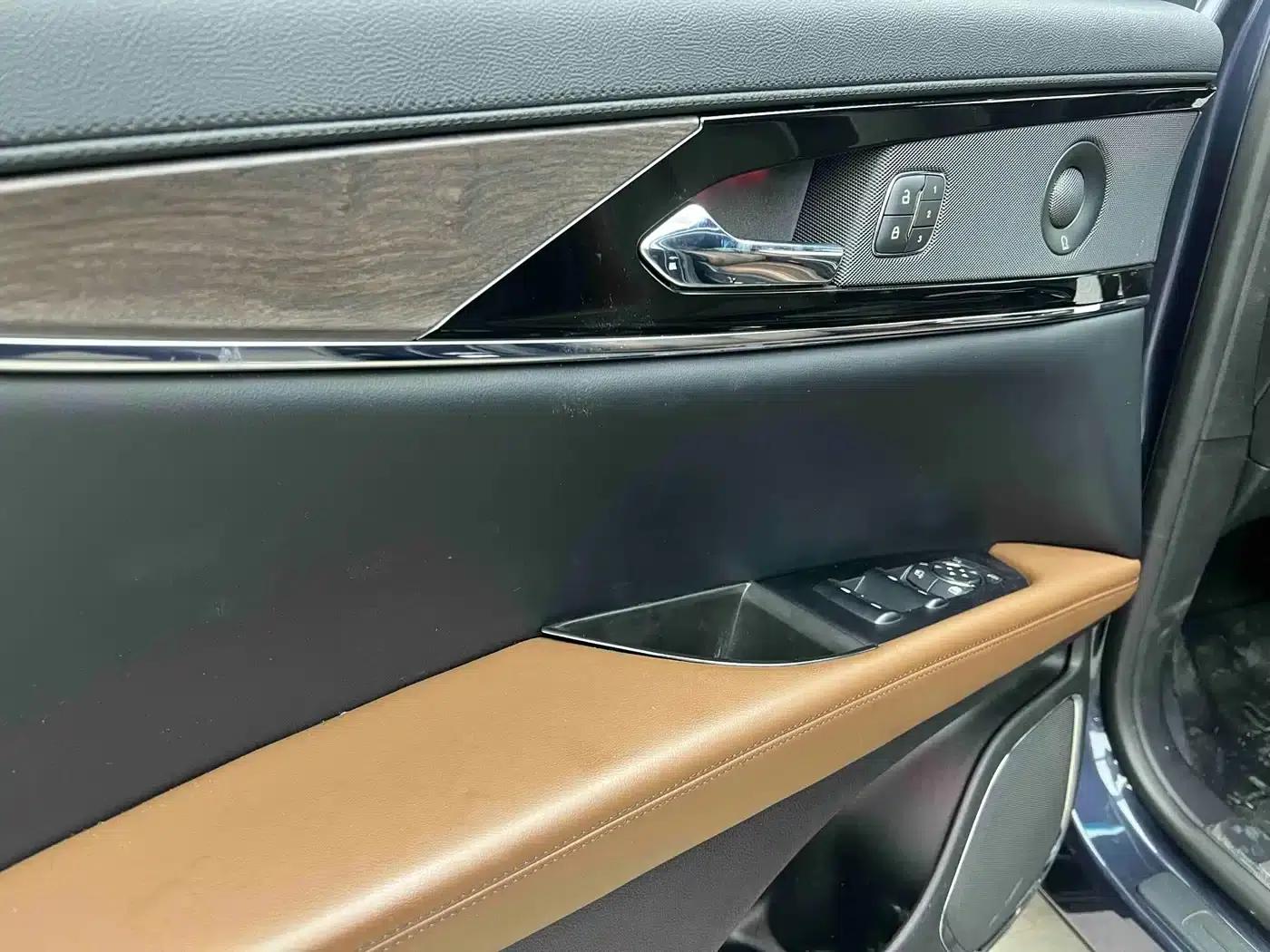 Navigator 2021 2.7T AWD Premium Edition — миниатюра 17