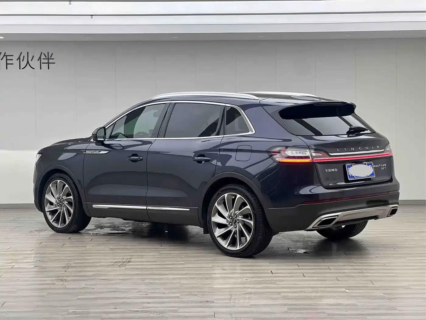 Navigator 2021 2.7T AWD Premium Edition — миниатюра 4