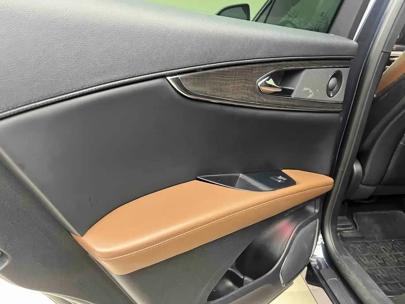 Navigator 2021 2.7T AWD Premium Edition — миниатюра 10