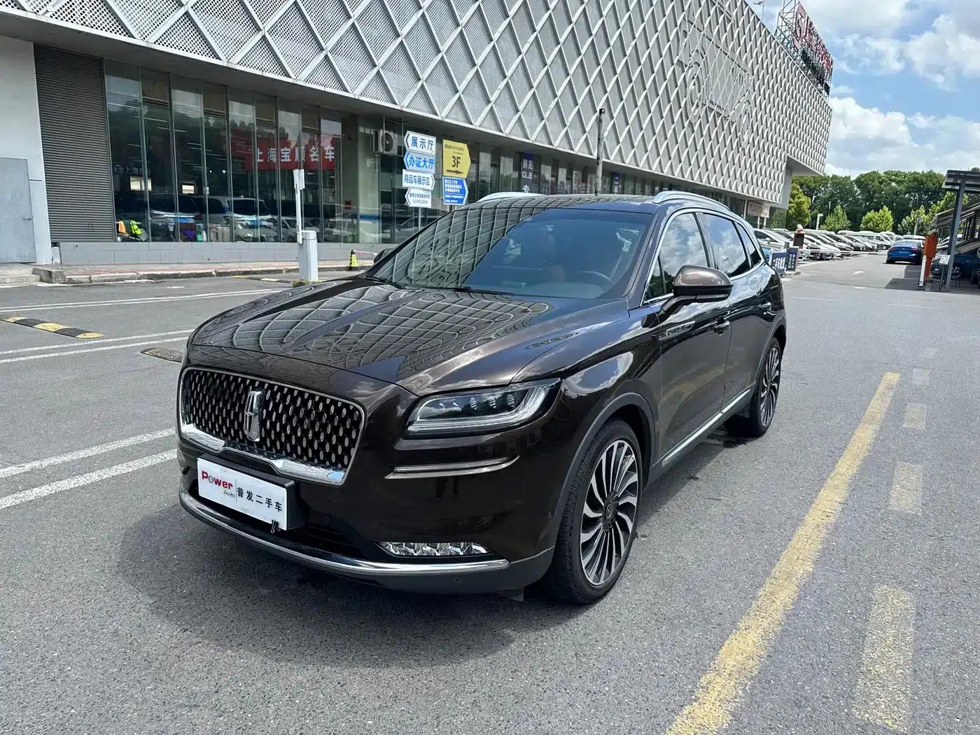 Navigator 2021 2.7T 4WD Presidential Edition — миниатюра 1