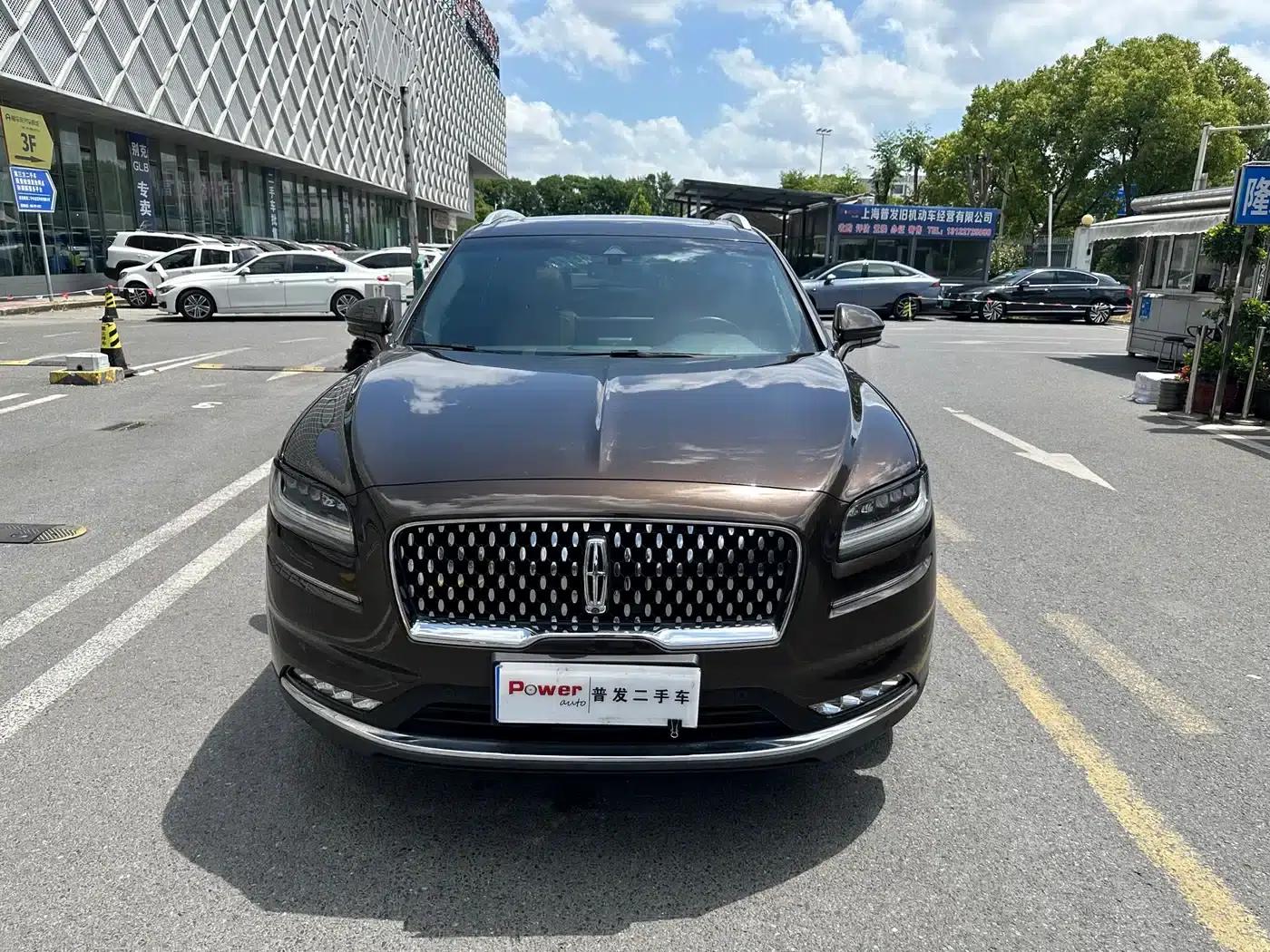 Navigator 2021 2.7T 4WD Presidential Edition — миниатюра 2