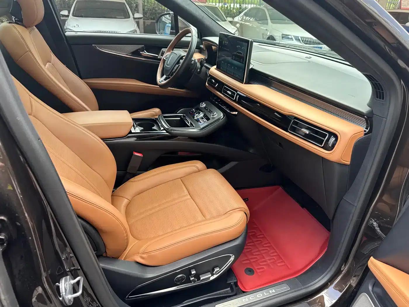 Navigator 2021 2.7T 4WD Presidential Edition — миниатюра 12