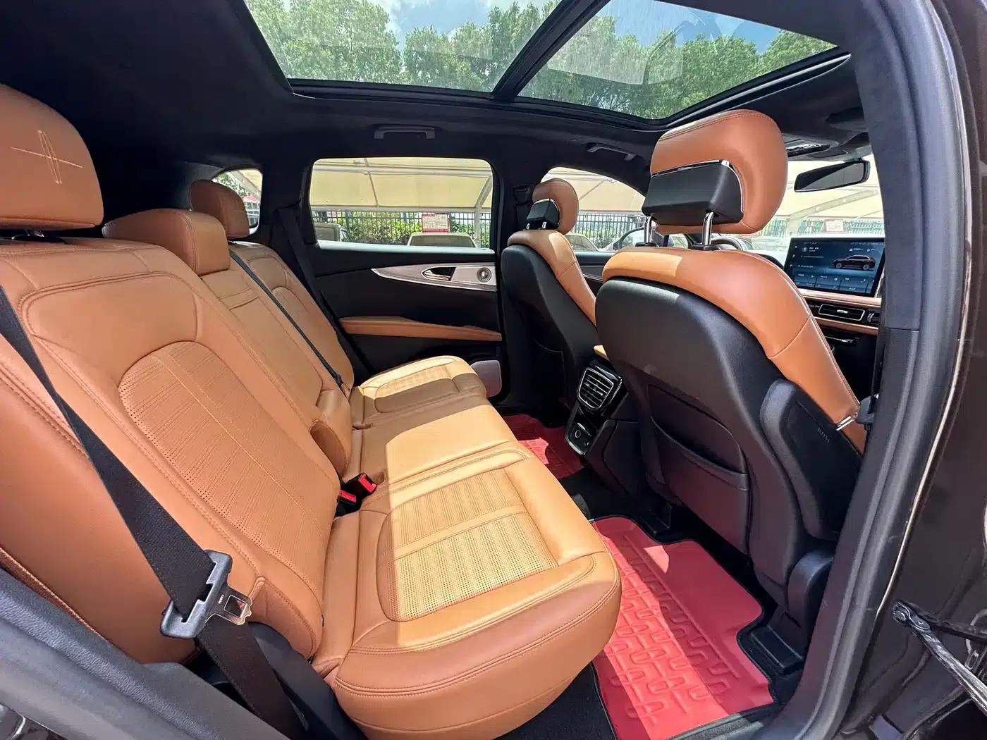 Navigator 2021 2.7T 4WD Presidential Edition — миниатюра 13
