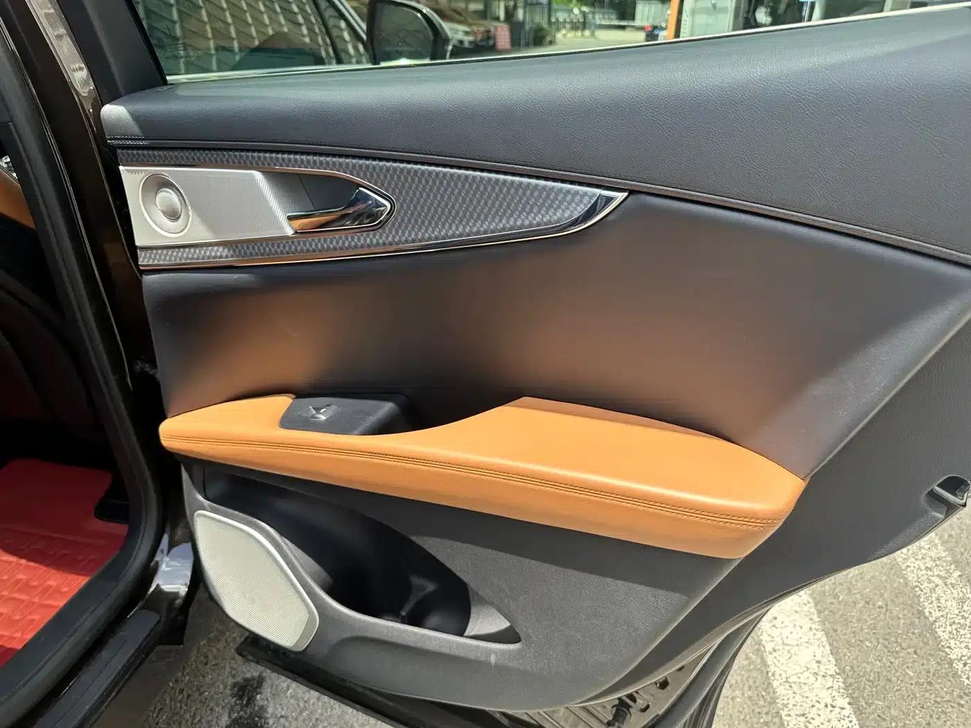 Navigator 2021 2.7T 4WD Presidential Edition — миниатюра 14