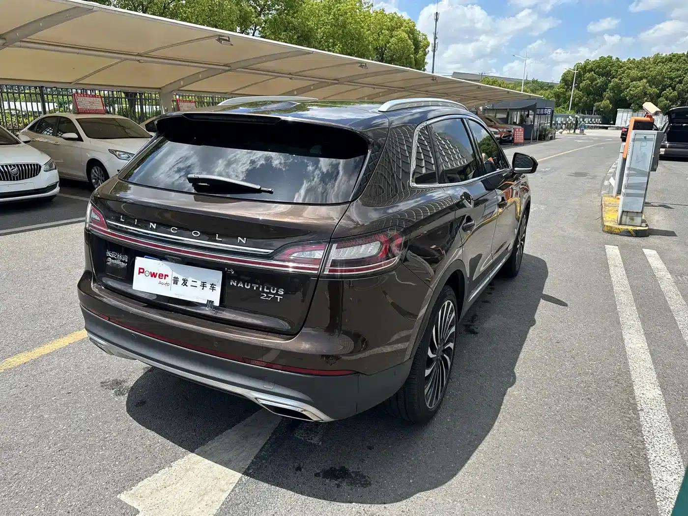 Navigator 2021 2.7T 4WD Presidential Edition — миниатюра 15