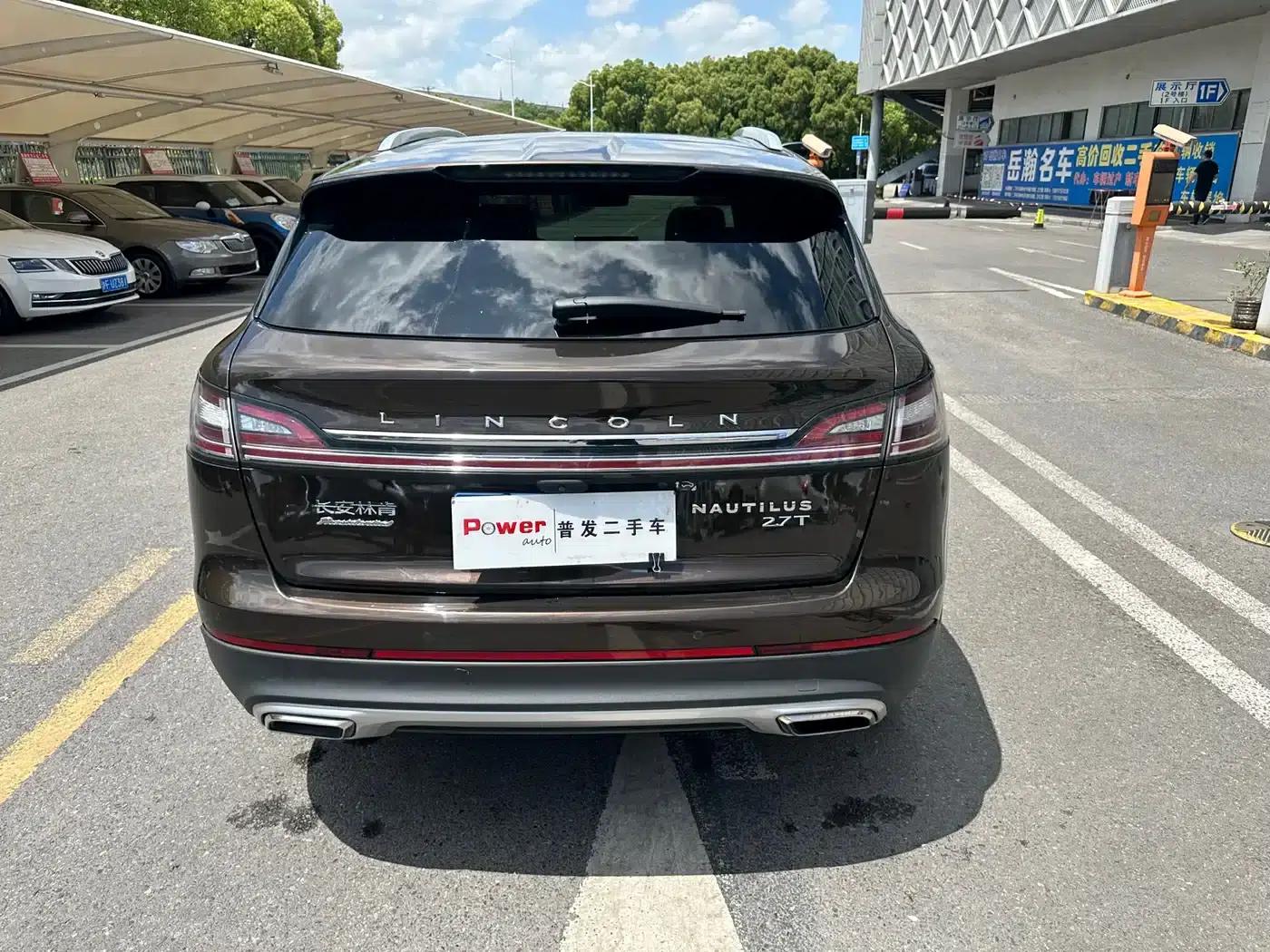 Navigator 2021 2.7T 4WD Presidential Edition — миниатюра 16