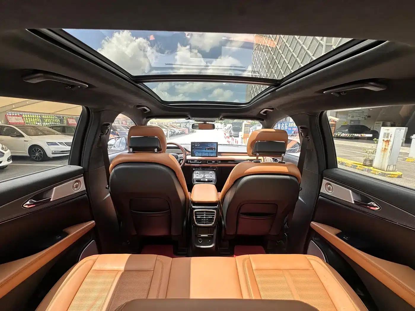 Navigator 2021 2.7T 4WD Presidential Edition — миниатюра 18