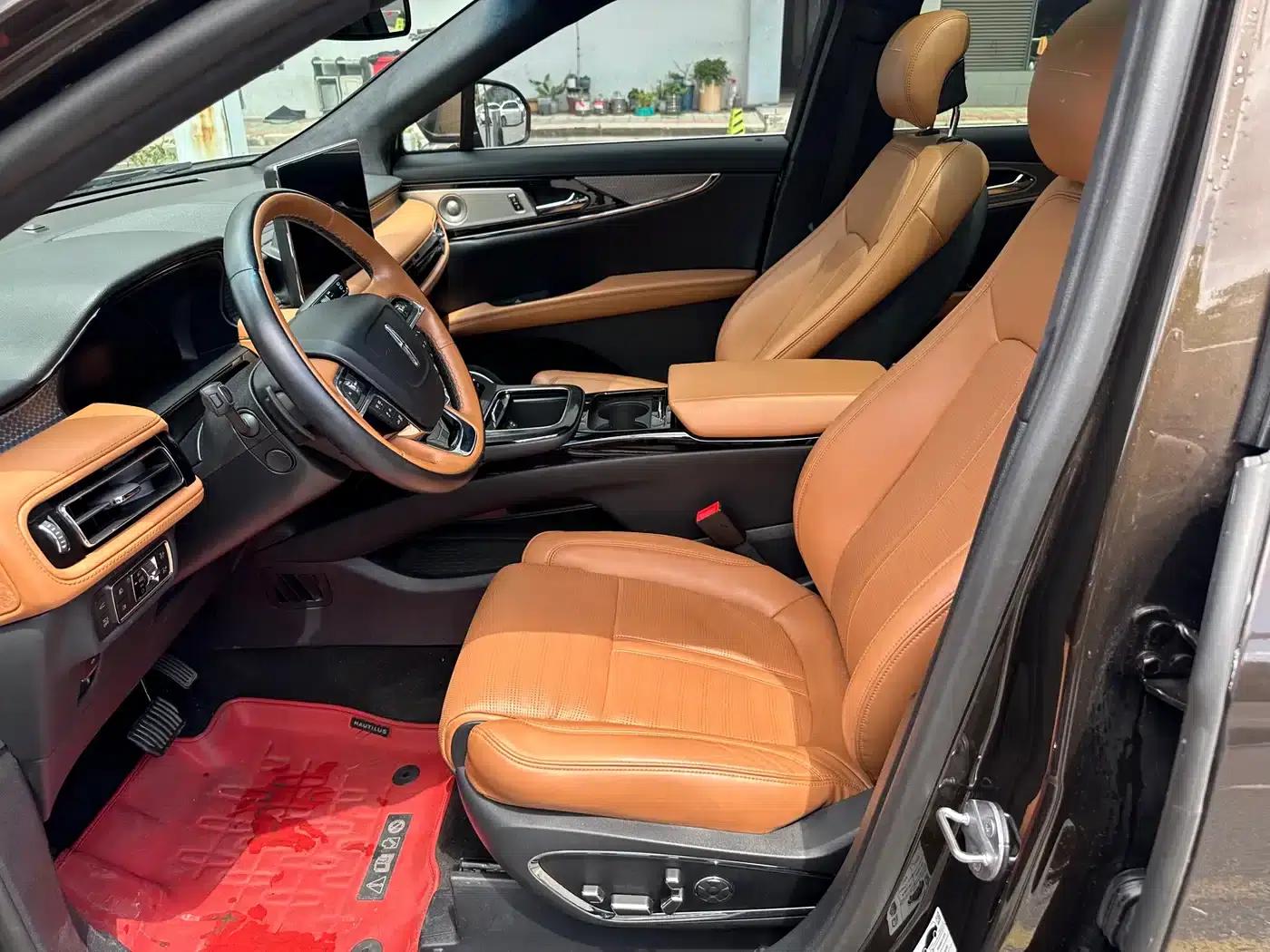 Navigator 2021 2.7T 4WD Presidential Edition — миниатюра 4
