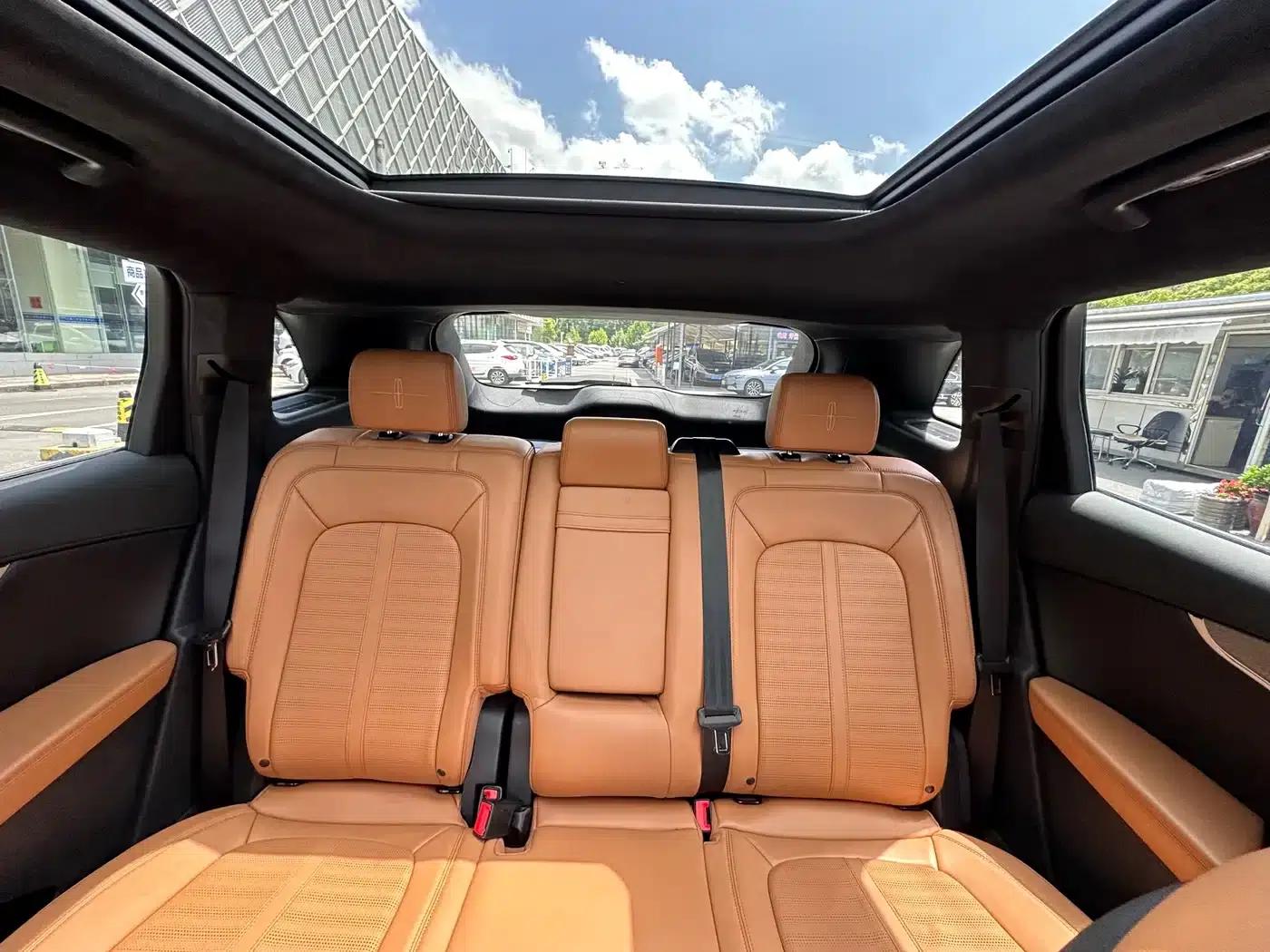 Navigator 2021 2.7T 4WD Presidential Edition — миниатюра 6