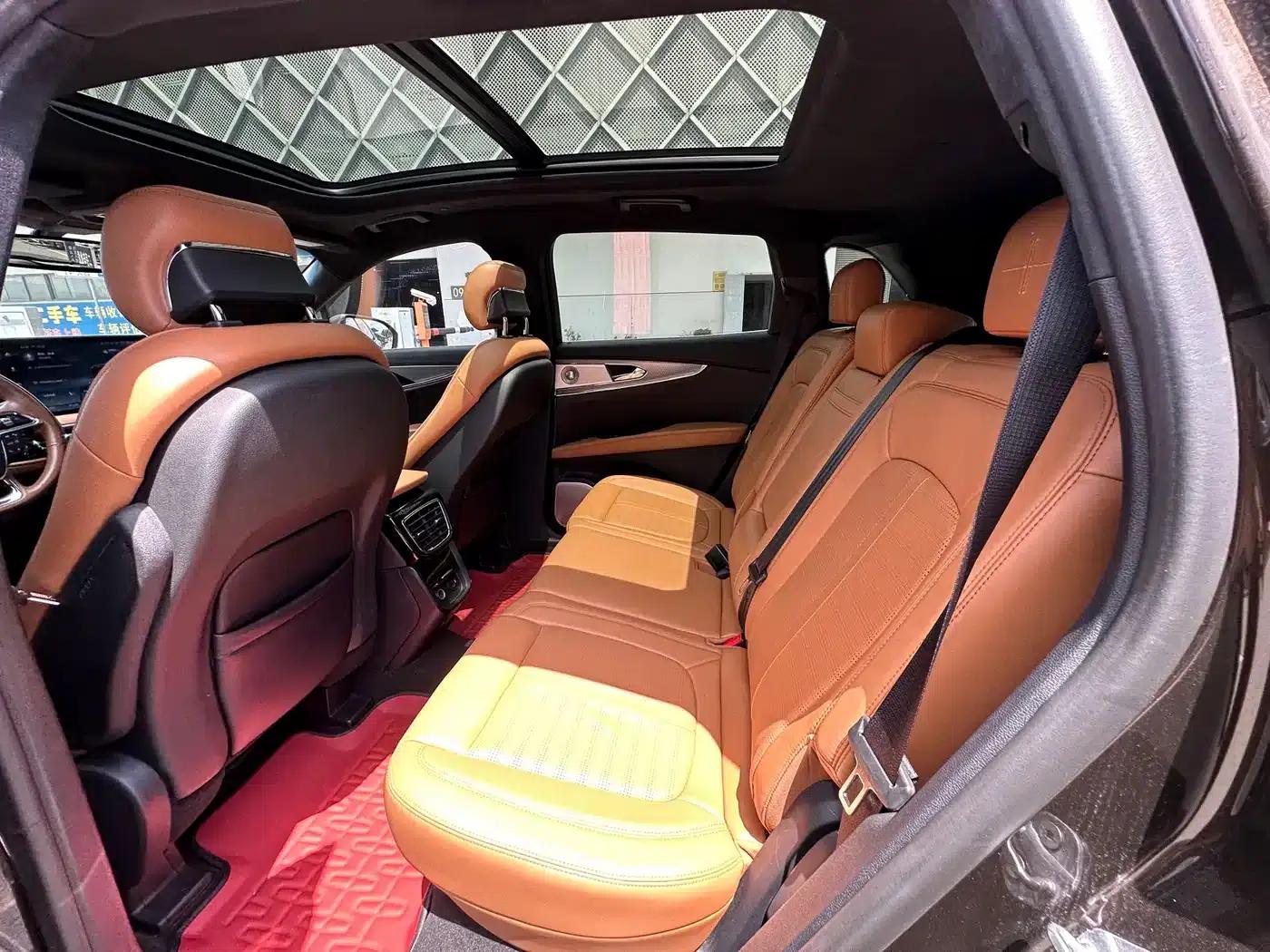 Navigator 2021 2.7T 4WD Presidential Edition — миниатюра 8