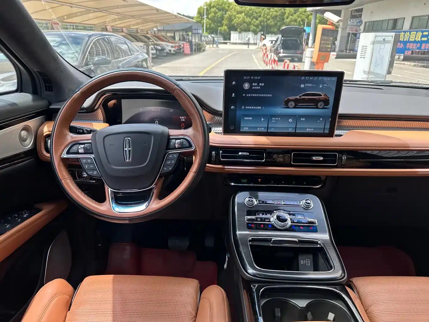 Navigator 2021 2.7T 4WD Presidential Edition — миниатюра 10