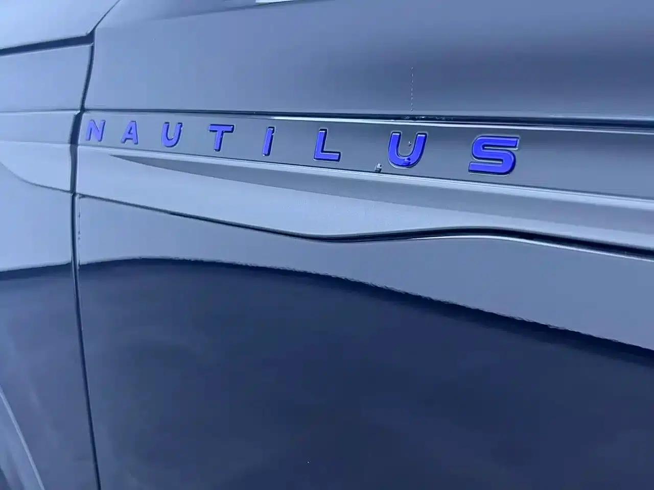 Navigator 2023 2.0T AWD Premium Hybrid — миниатюра 12