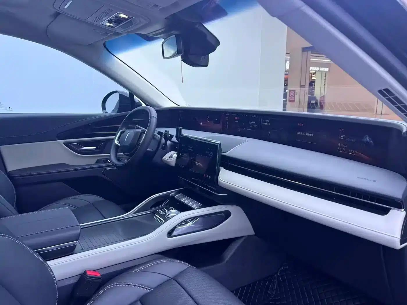 Navigator 2023 2.0T AWD Premium Hybrid — миниатюра 8