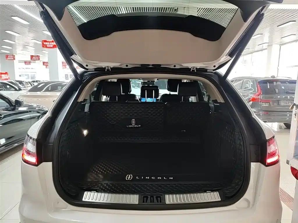 Navigator 2021 2.0T AWD Premium Edition — миниатюра 19